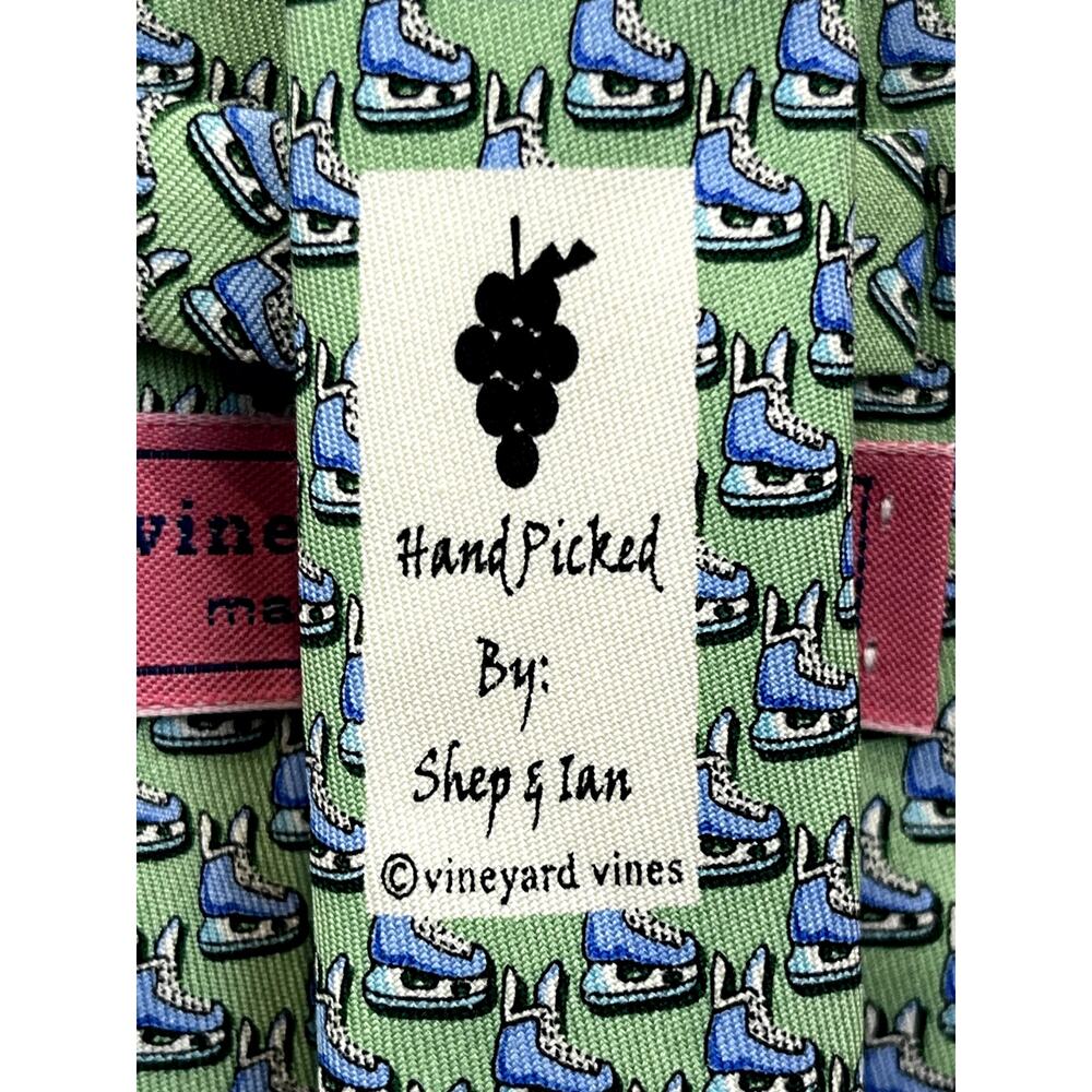 Vineyard Vines Shep & Ian Ice Skates Winter 100% Silk Green Neck Tie Martha